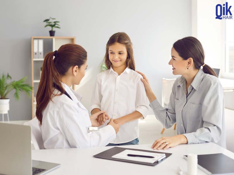 để khắc phục rụng tóc ở tuổi dậy thì hiệu quả cần đến gặp chuyên gia