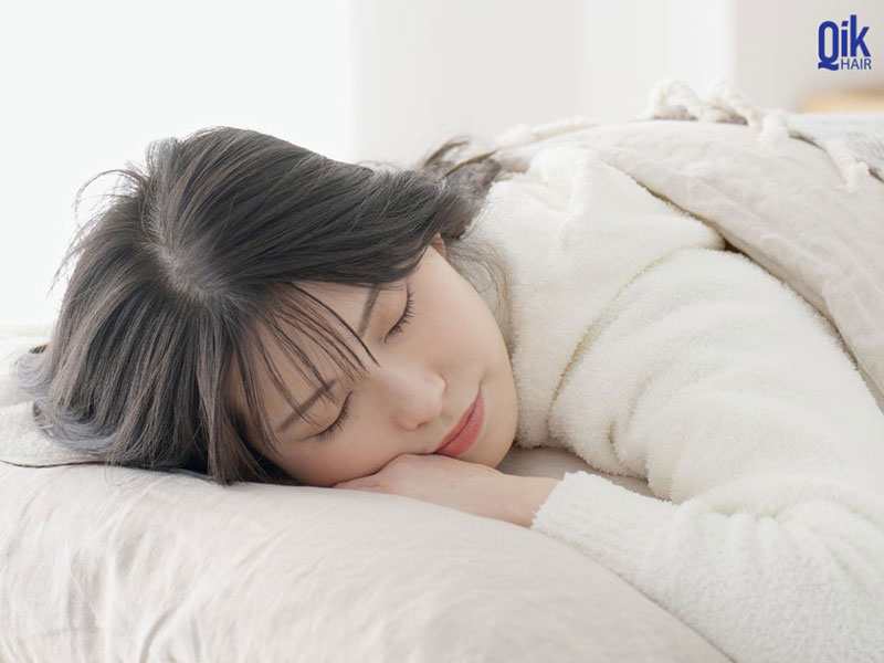 giấc ngủ chất lượng để nuôi dưỡng mái tóc