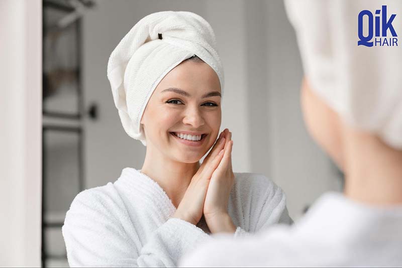thấm khô tóc sau khi gội