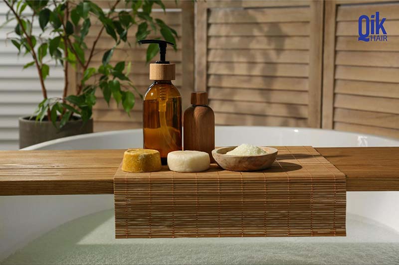 gội đầu bằng muối và dầu gội