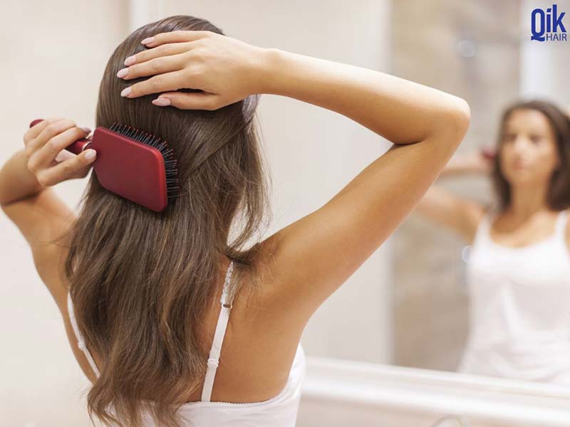 gỡ rối cho tóc trước khi gội đầu