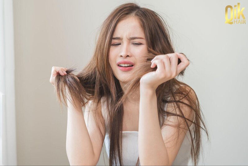 tóc bị khô xơ chẻ ngọn